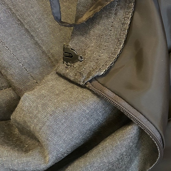 Kasper gray suit with a short-sleeved jacket and pants 14P - Picture 4 of 16